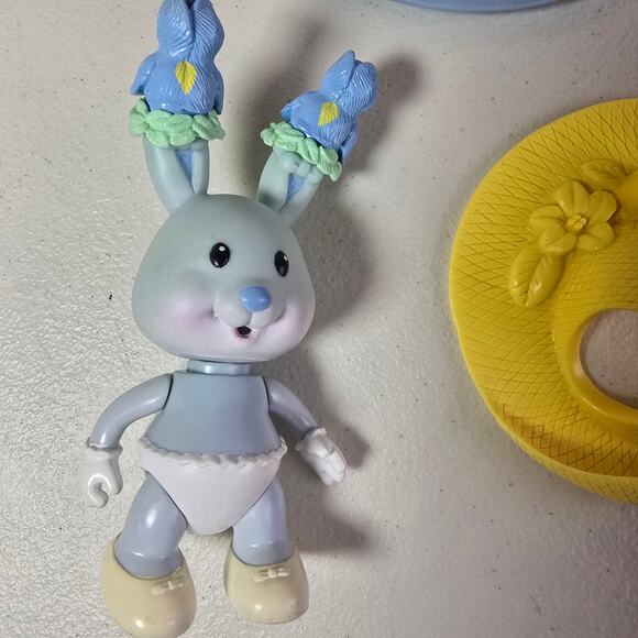 Vintage Tea Bunnies Iris Bouquet The Carrot Cake Bakery Bunny with Hat & Mug - Picture 8 of 9